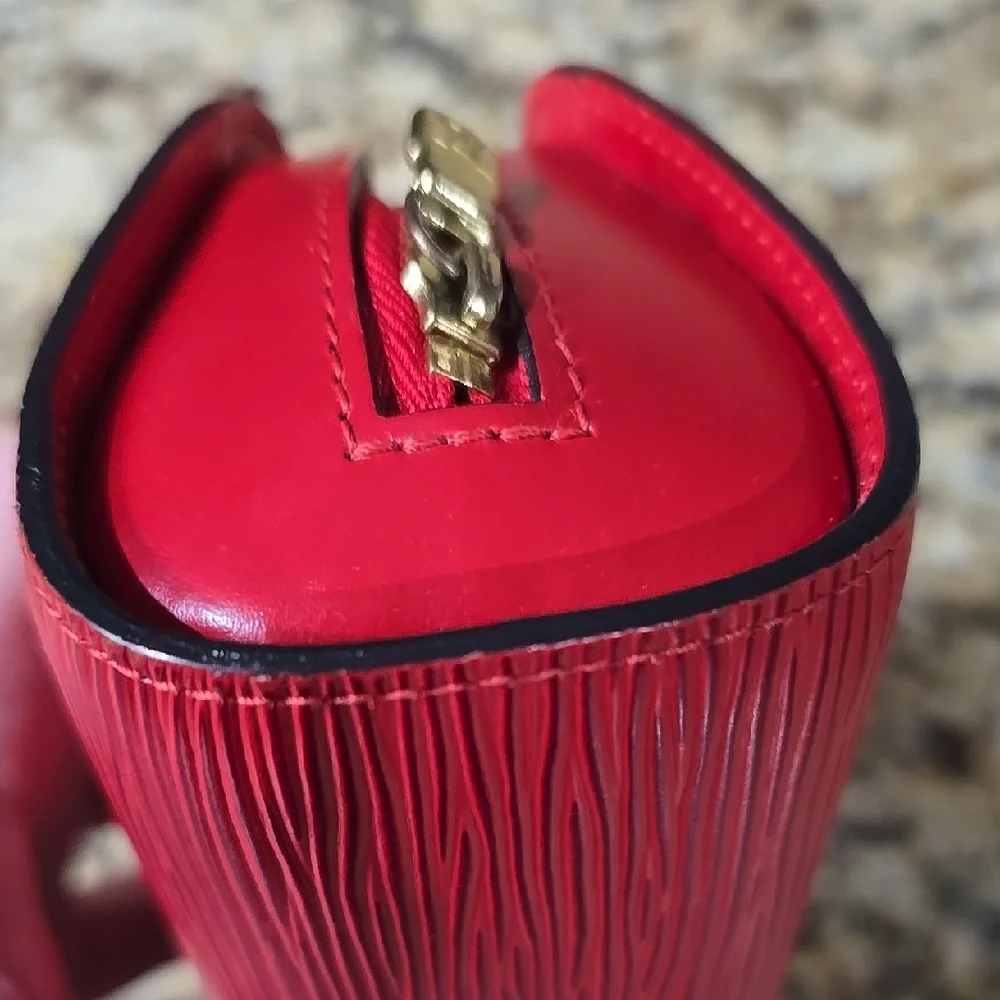 * Like New * Louis Vuitton Epi Dauphine PM Clutch